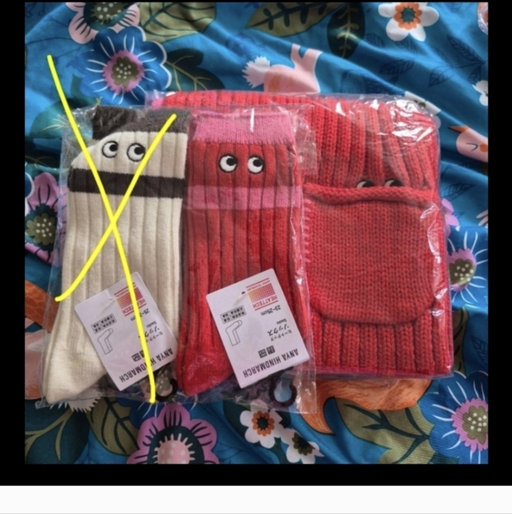 NWT☆ Uniqlo × Anya Hindmarch Scarf And Socks Set